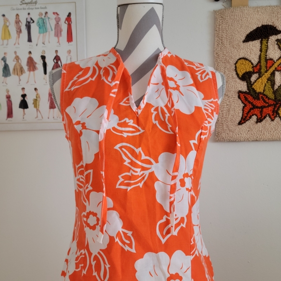 NPC Fashion | 60s Vintage Hawaiian Orange & White Floral Dress - Picture 3 of 8